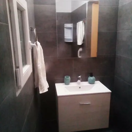 Anogaki Apartment Pollonia